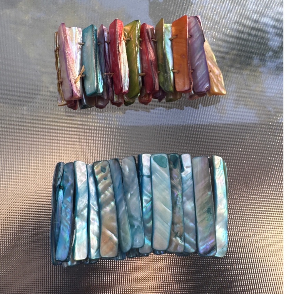 Vintage 2 Iridescent Shell Stretch Bracelets Multicolored Blue Mother of Pearl